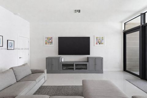 3407 Day Ave 3407 Miami FL 33133