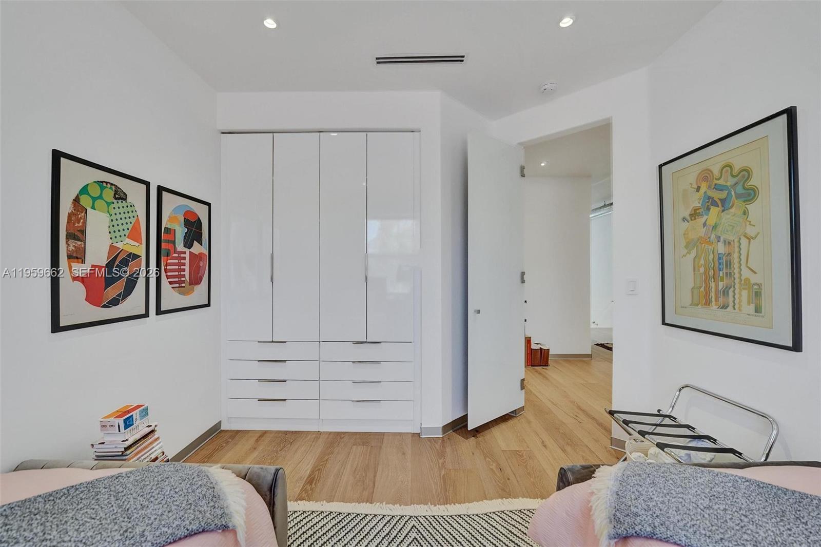 HOLLYWOOD - Residential