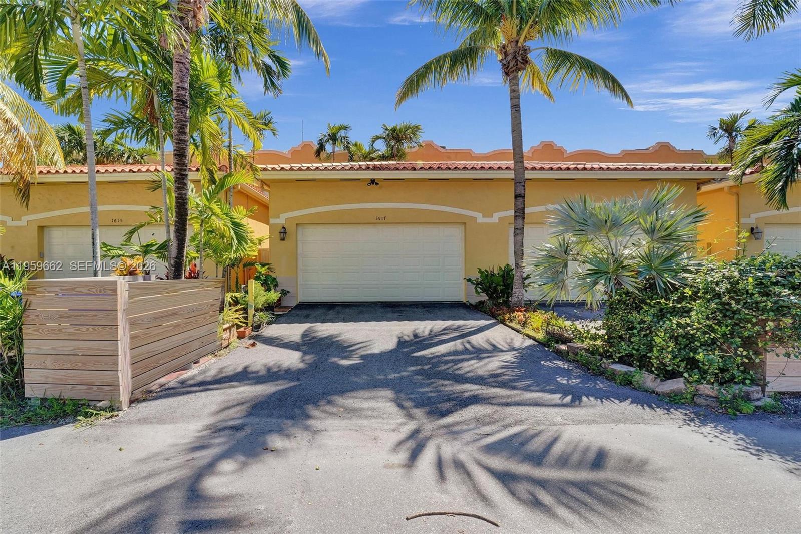 HOLLYWOOD - Residential