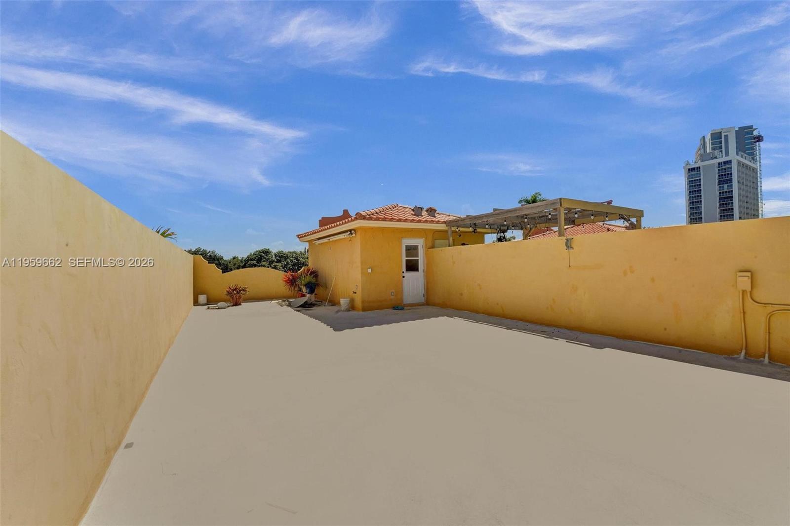 HOLLYWOOD - Residential