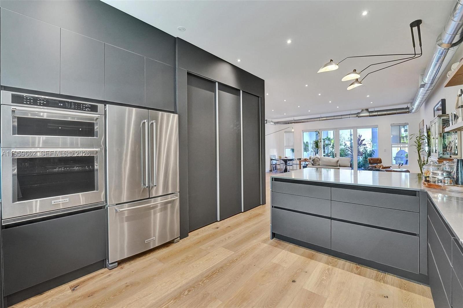 HOLLYWOOD - Residential