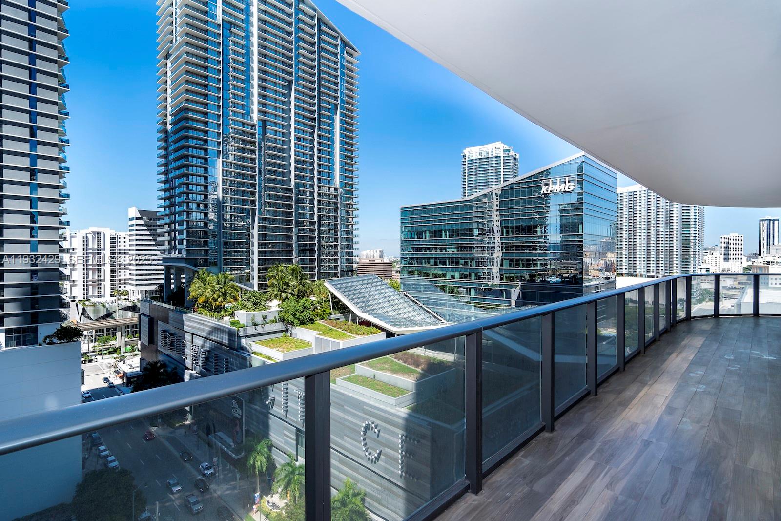SLS LUX BRICKELL - Residential Lease