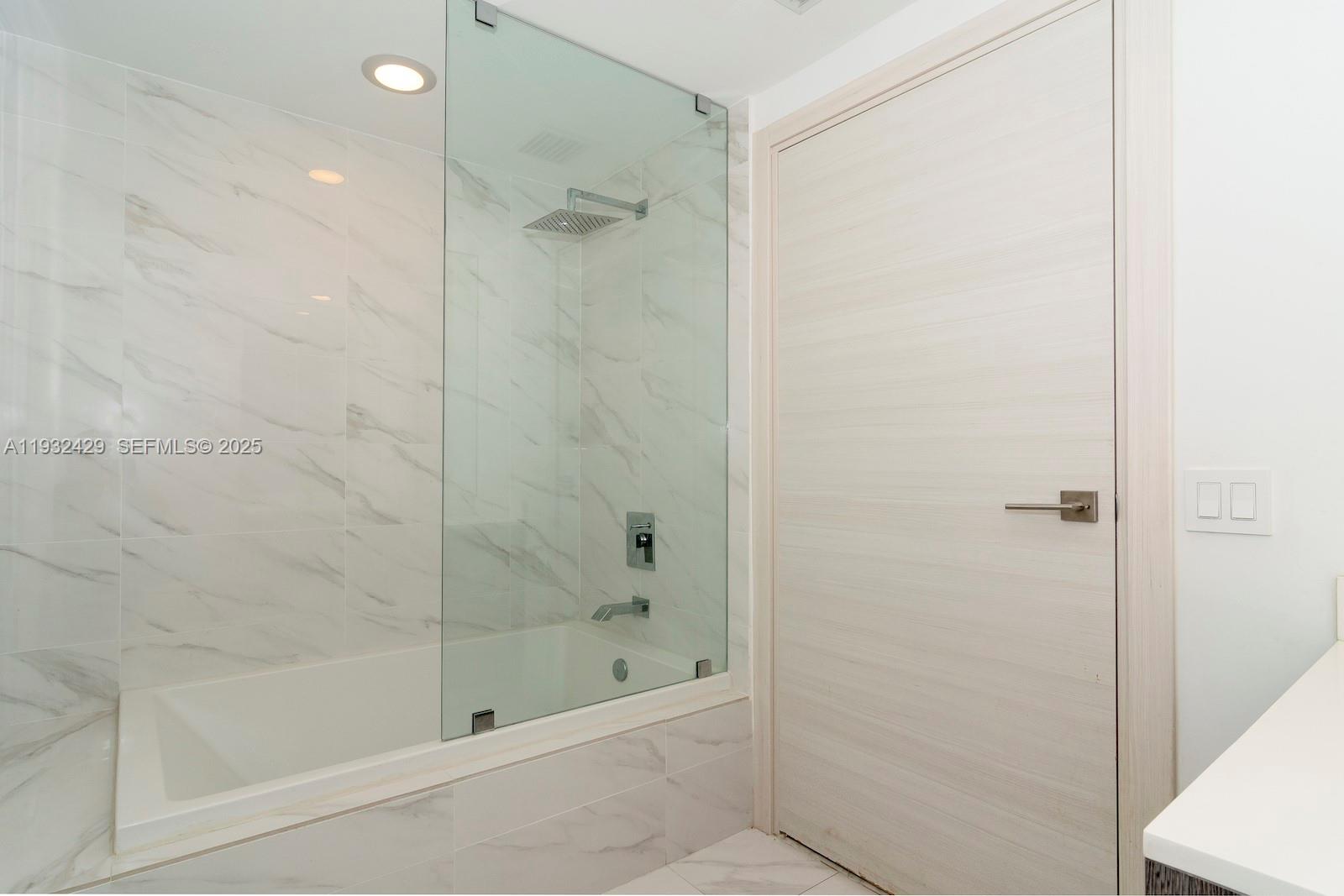 SLS LUX BRICKELL - Residential Lease