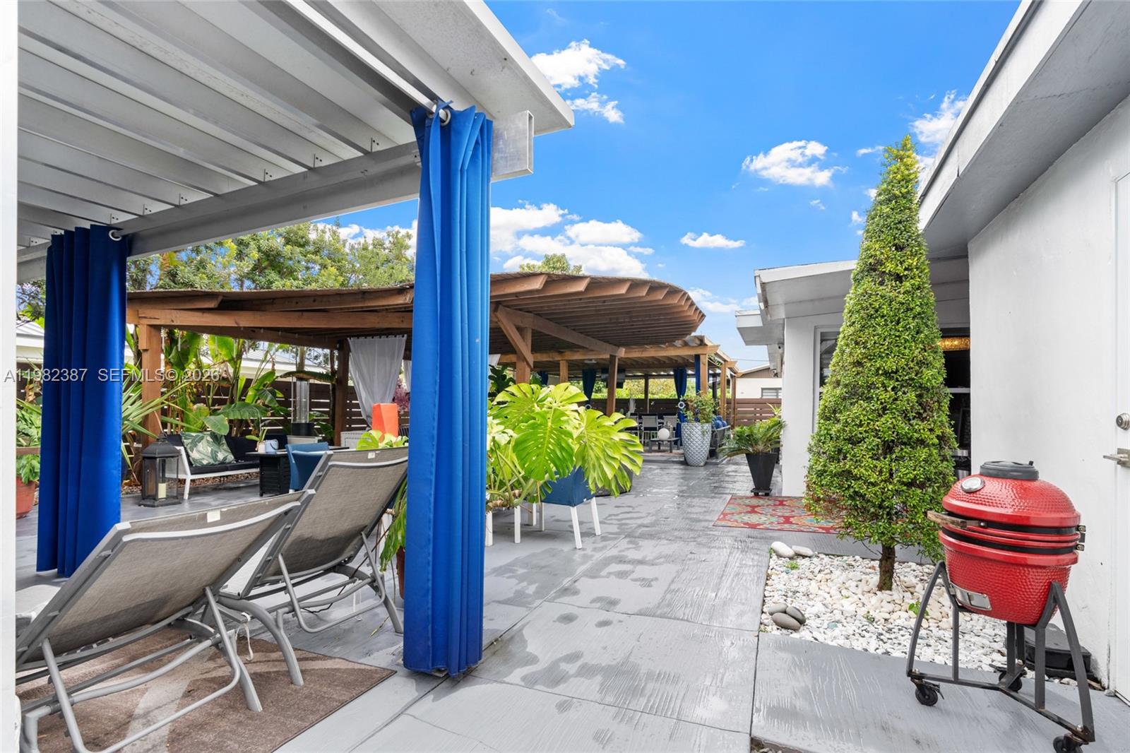 ROYALE GREEN SEC 1 - Residential