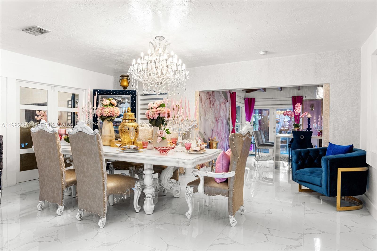 ROYALE GREEN SEC 1 - Residential