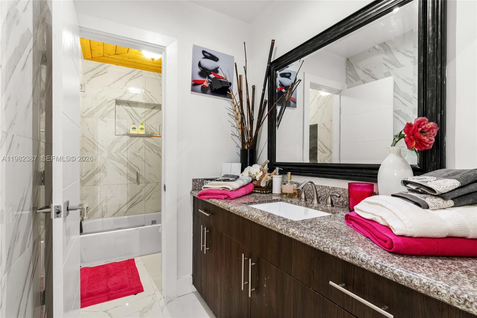 ROYALE GREEN SEC 1 - Residential