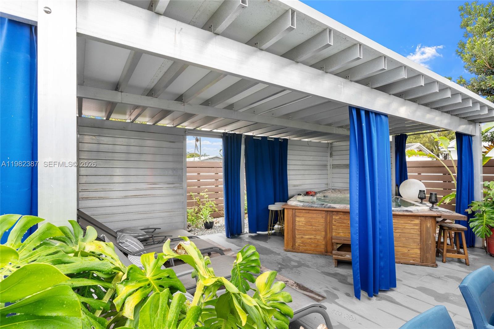 ROYALE GREEN SEC 1 - Residential