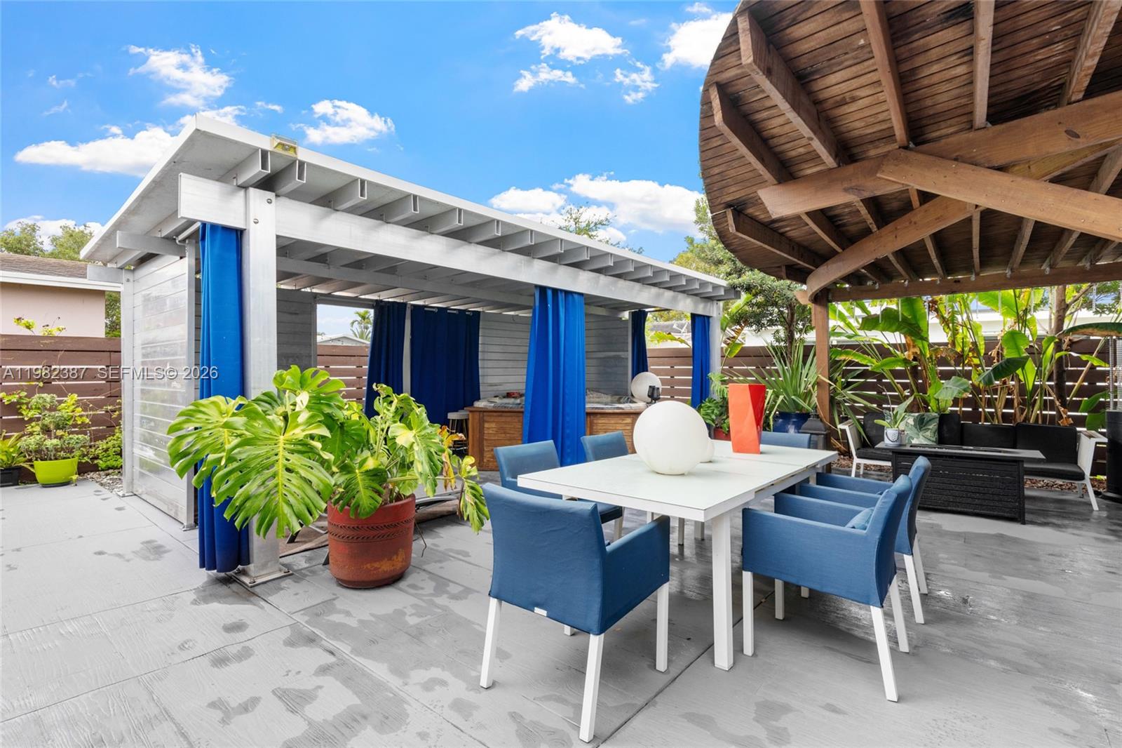 ROYALE GREEN SEC 1 - Residential