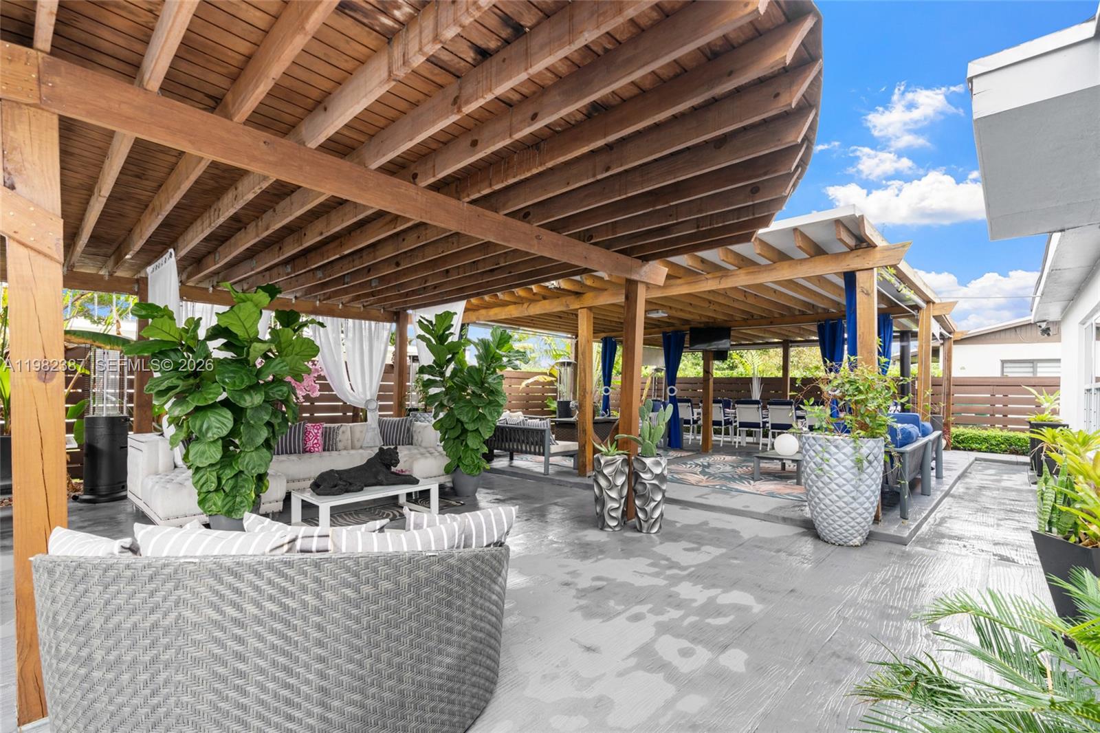 ROYALE GREEN SEC 1 - Residential