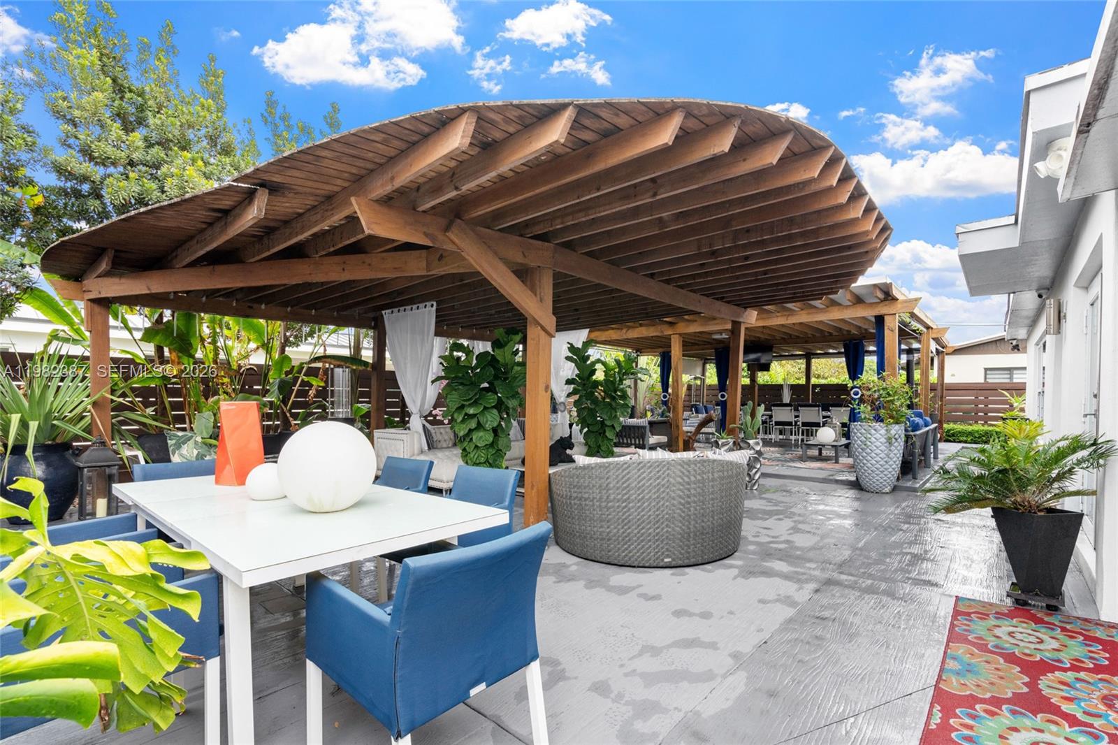 ROYALE GREEN SEC 1 - Residential