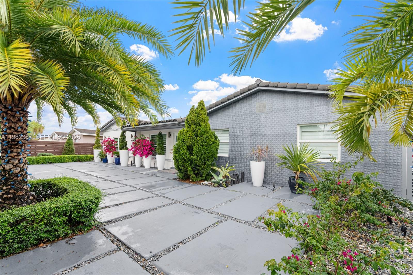 ROYALE GREEN SEC 1 - Residential