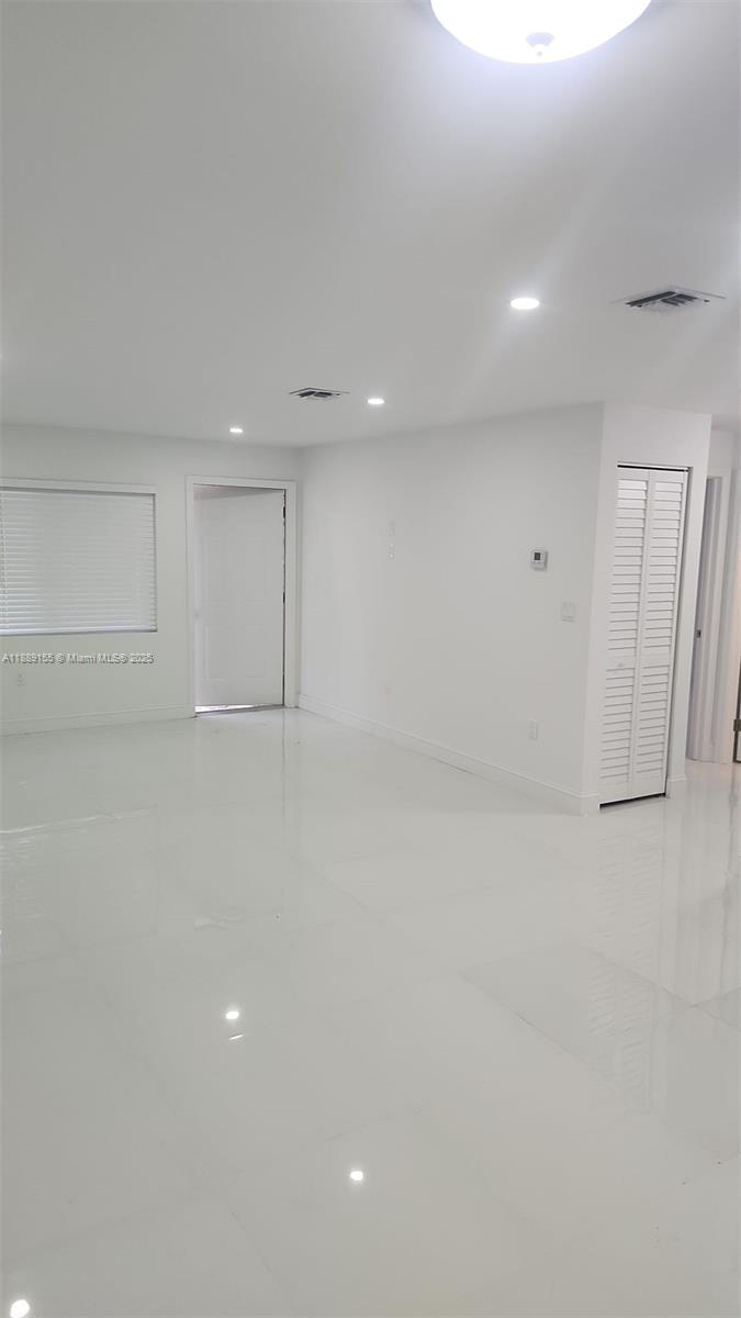 INVERNESS VILLAGE ONE CON - Residential Lease