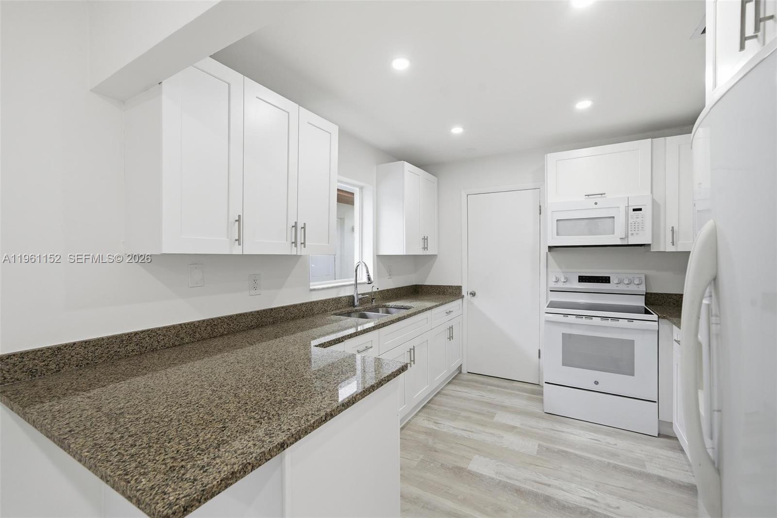 TWIN ROSE CONDO III 10/3 - Residential Lease