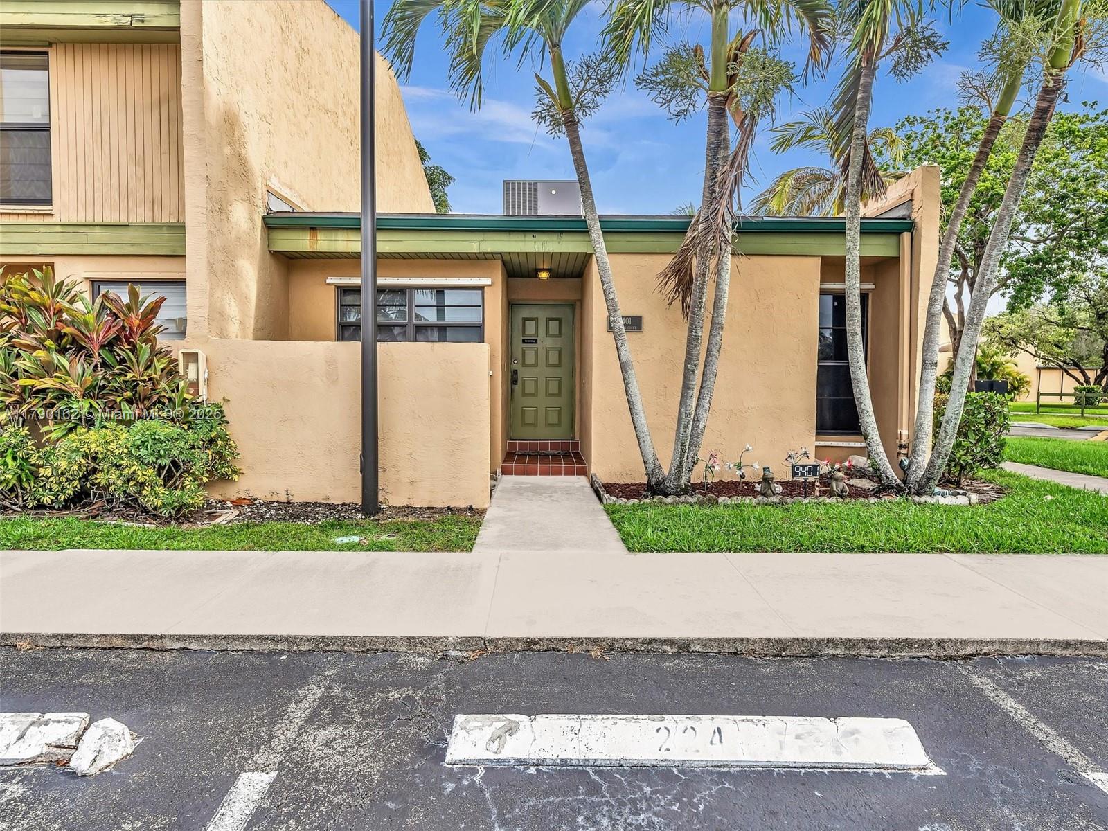Property for Sale at 9401 Nw 14th Ct 224, Pembroke Pines, Miami-Dade County, Florida - Bedrooms: 2 
Bathrooms: 2  - $325,000