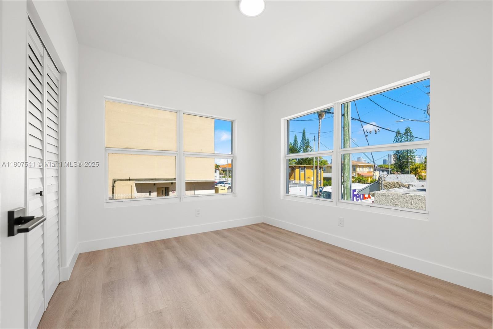 LAWRENCE ESTATES LAND CO - Residential Lease