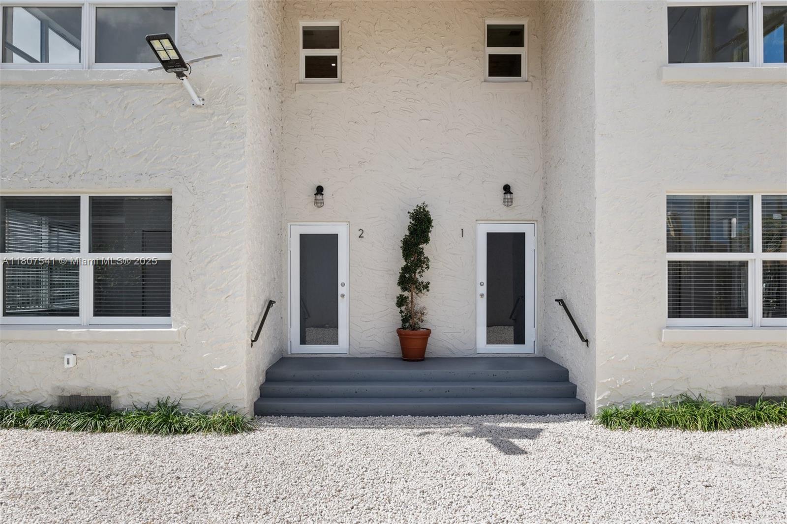 LAWRENCE ESTATES LAND CO - Residential Lease