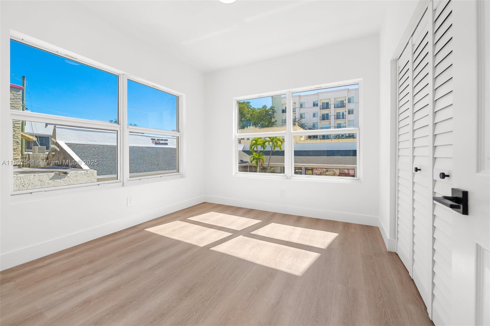 LAWRENCE ESTATES LAND CO - Residential Lease