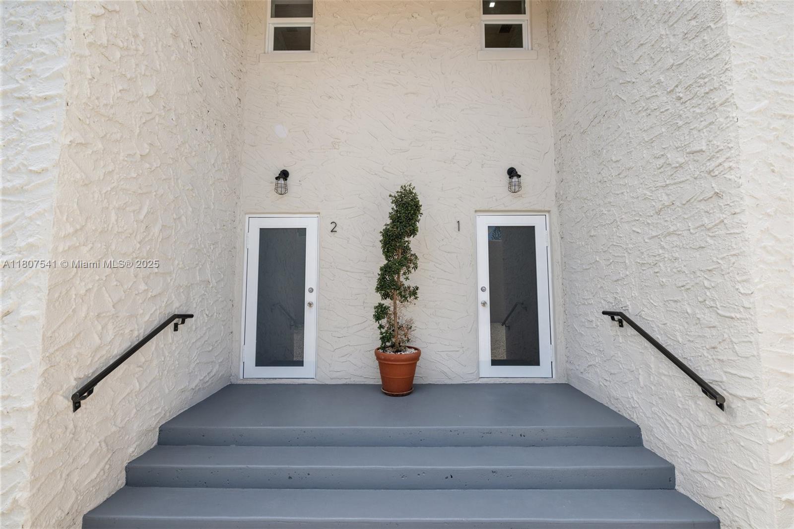 LAWRENCE ESTATES LAND CO - Residential Lease