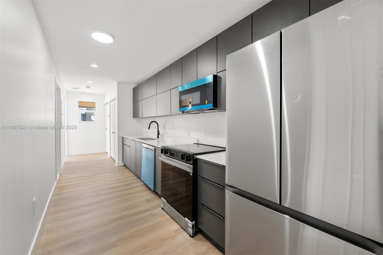 LAWRENCE ESTATES LAND CO - Residential Lease