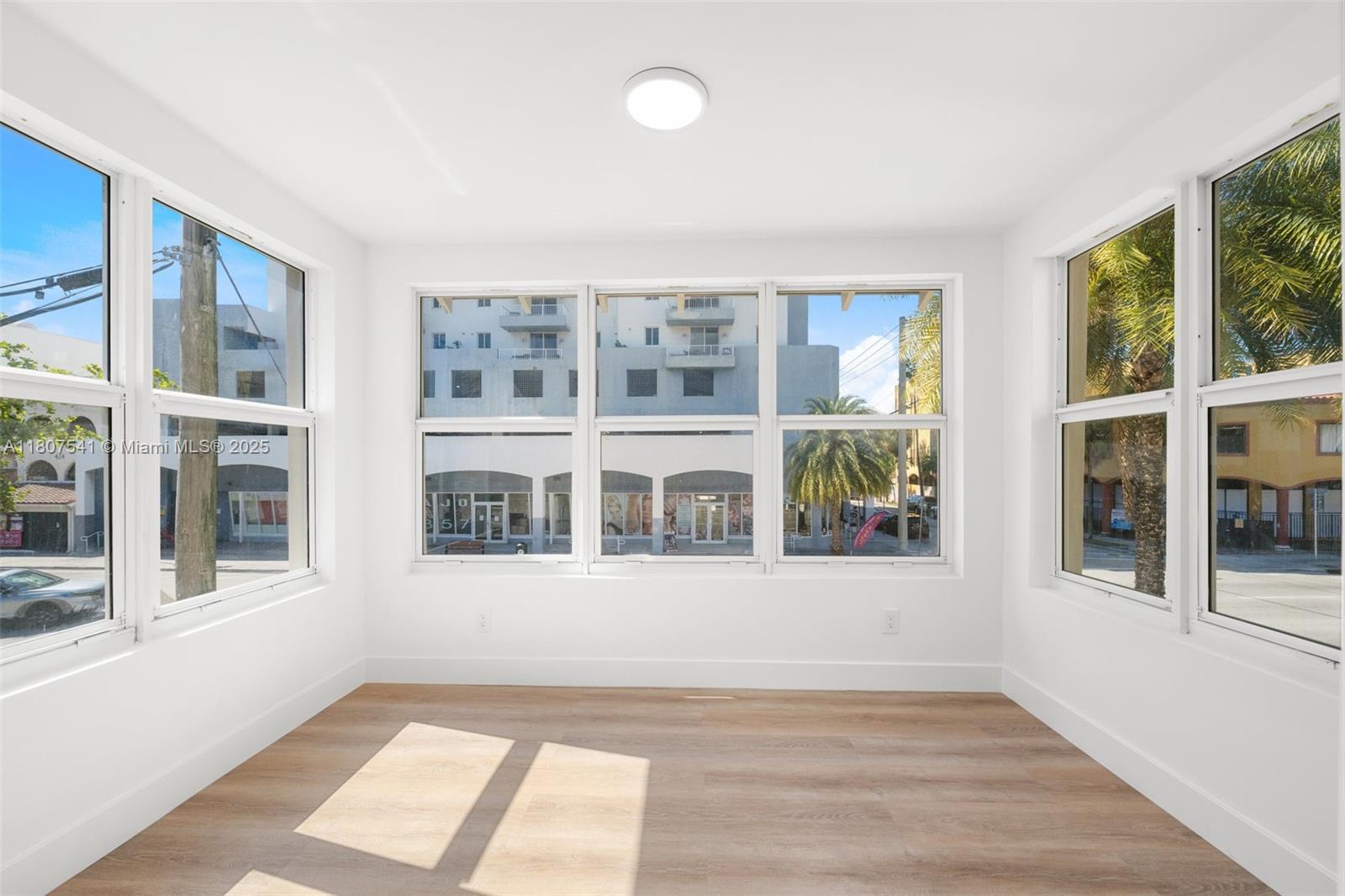 LAWRENCE ESTATES LAND CO - Residential Lease