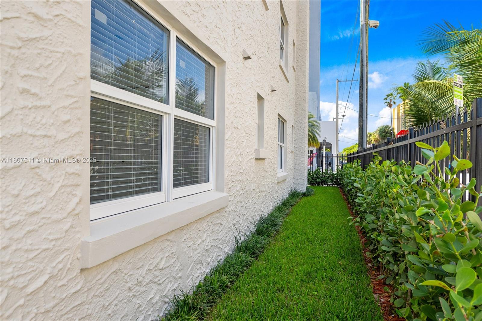 LAWRENCE ESTATES LAND CO - Residential Lease