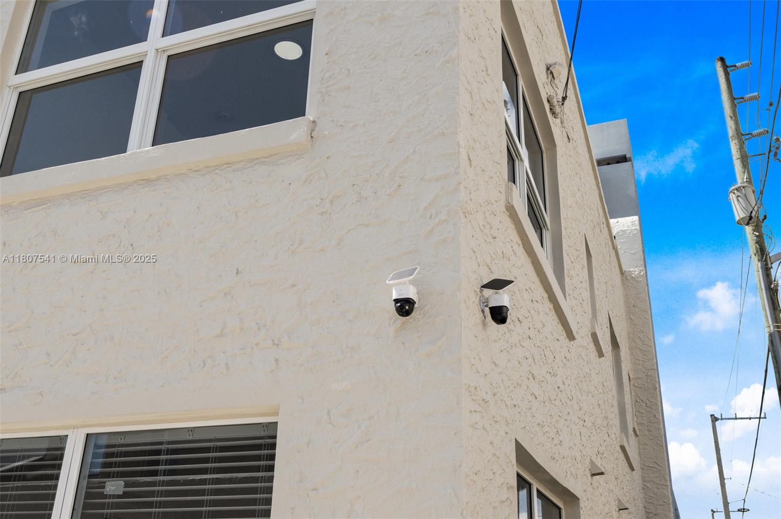 LAWRENCE ESTATES LAND CO - Residential Lease