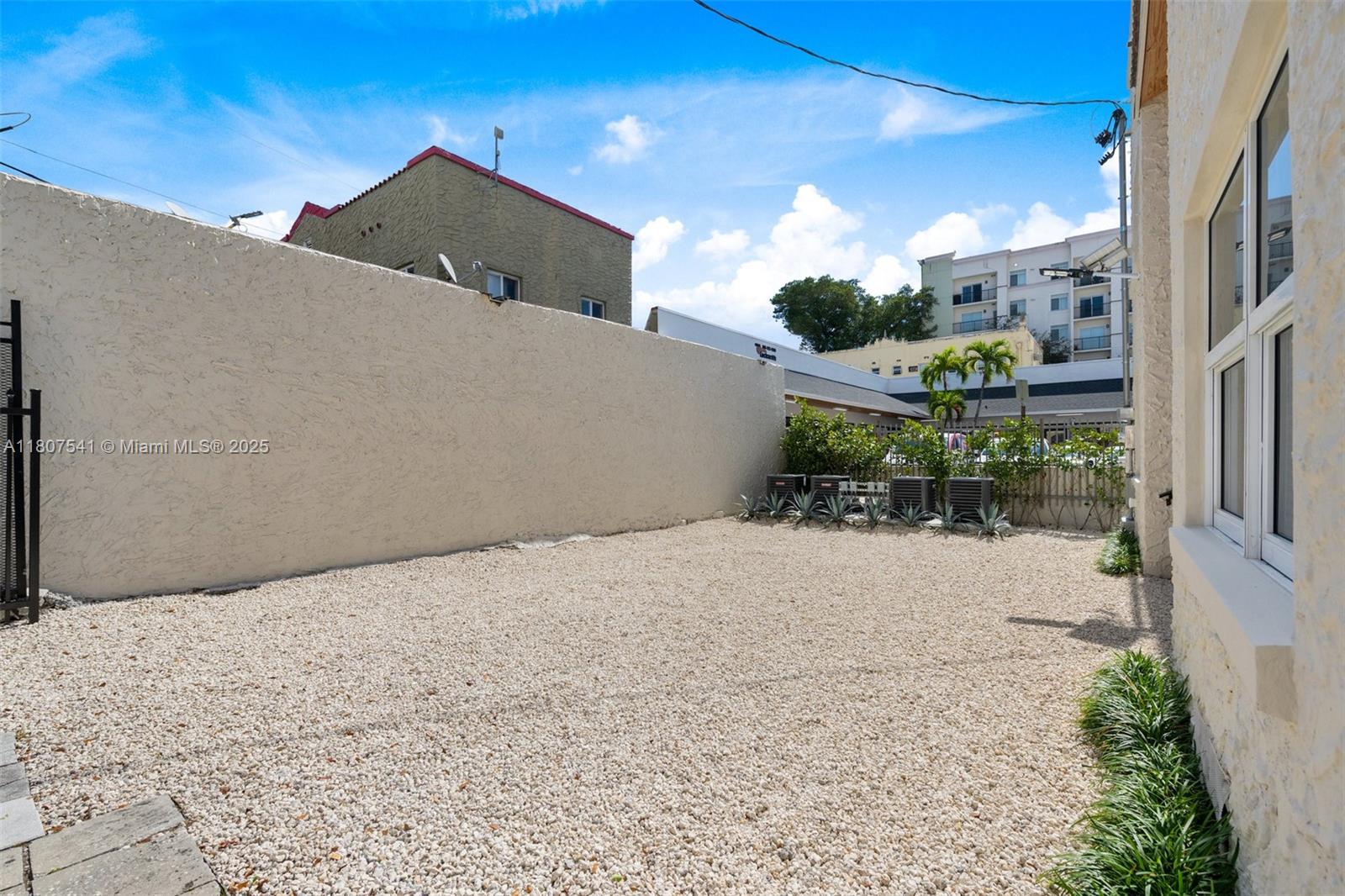 LAWRENCE ESTATES LAND CO - Residential Lease