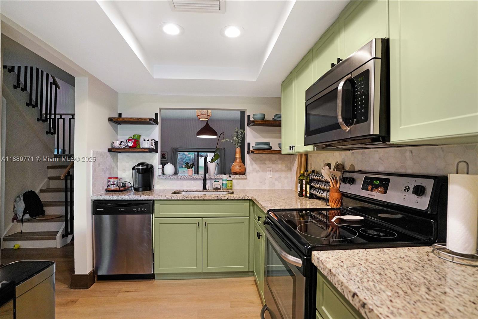 PINE ISLAND LAKES TOWNHOM - Residential