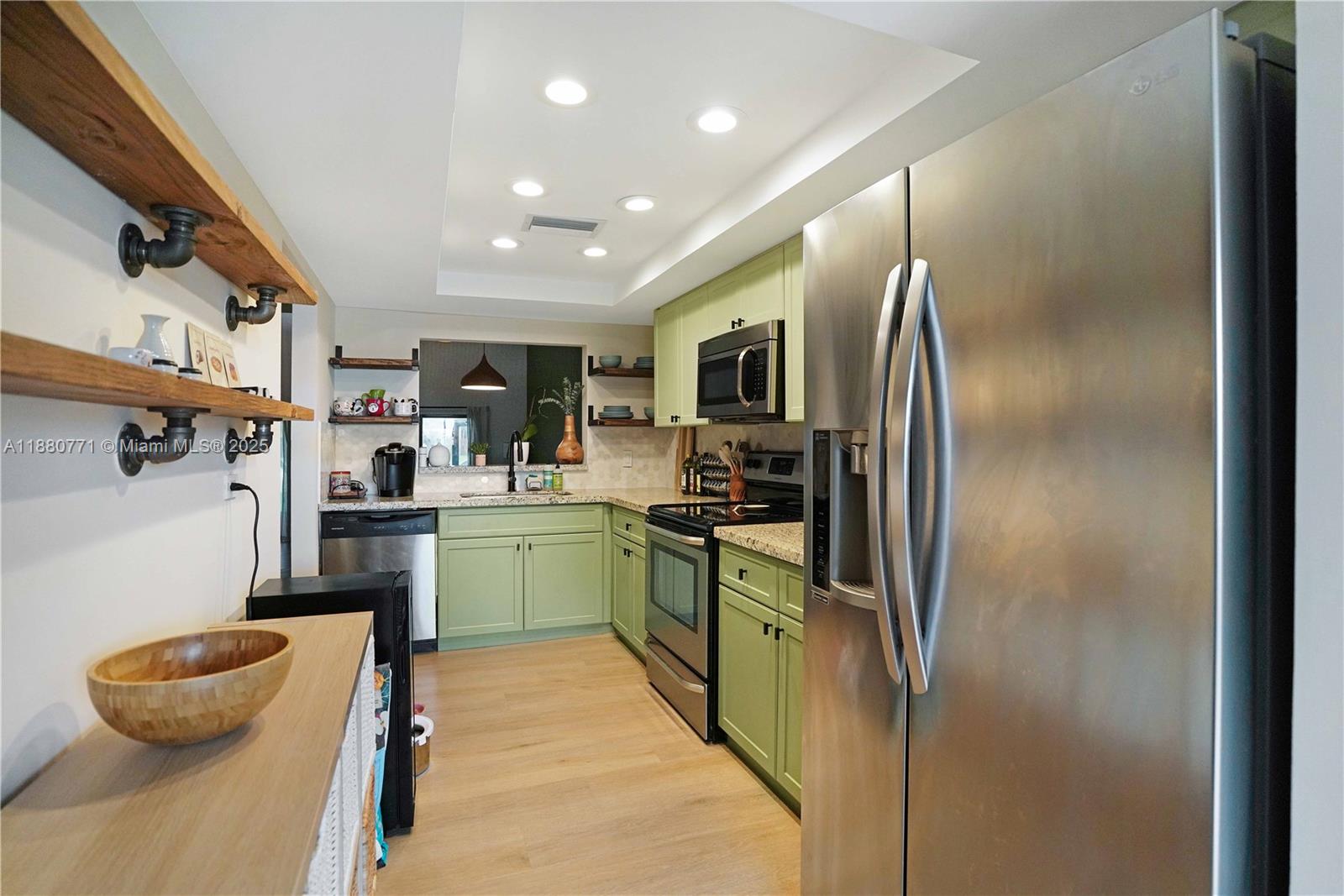 PINE ISLAND LAKES TOWNHOM - Residential