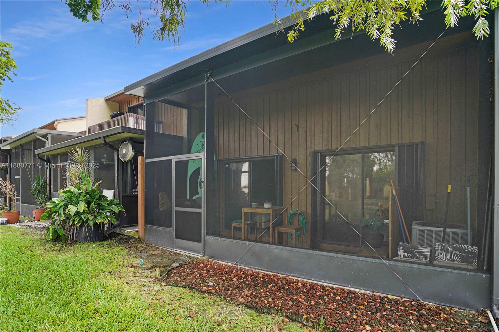 PINE ISLAND LAKES TOWNHOM - Residential