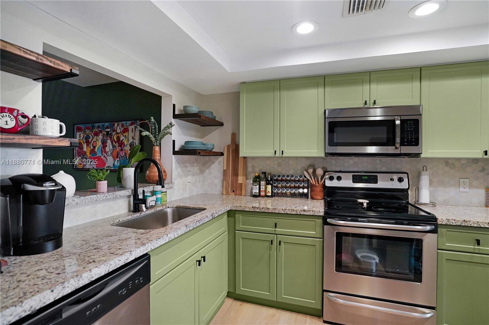 PINE ISLAND LAKES TOWNHOM - Residential