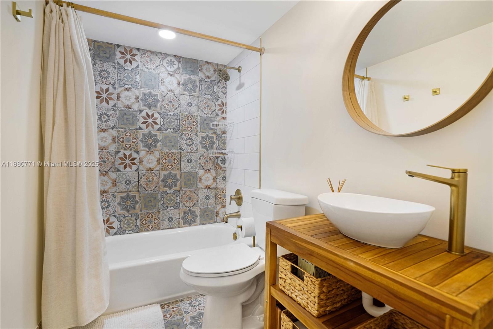 PINE ISLAND LAKES TOWNHOM - Residential