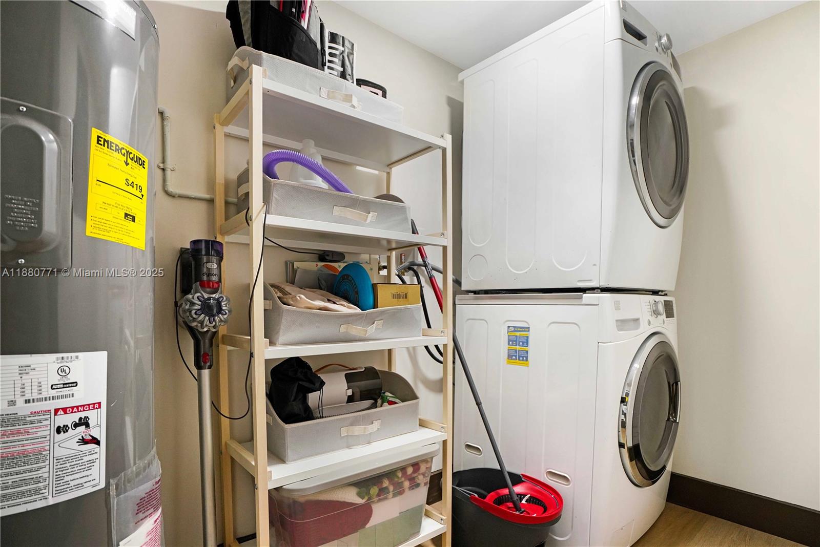 PINE ISLAND LAKES TOWNHOM - Residential