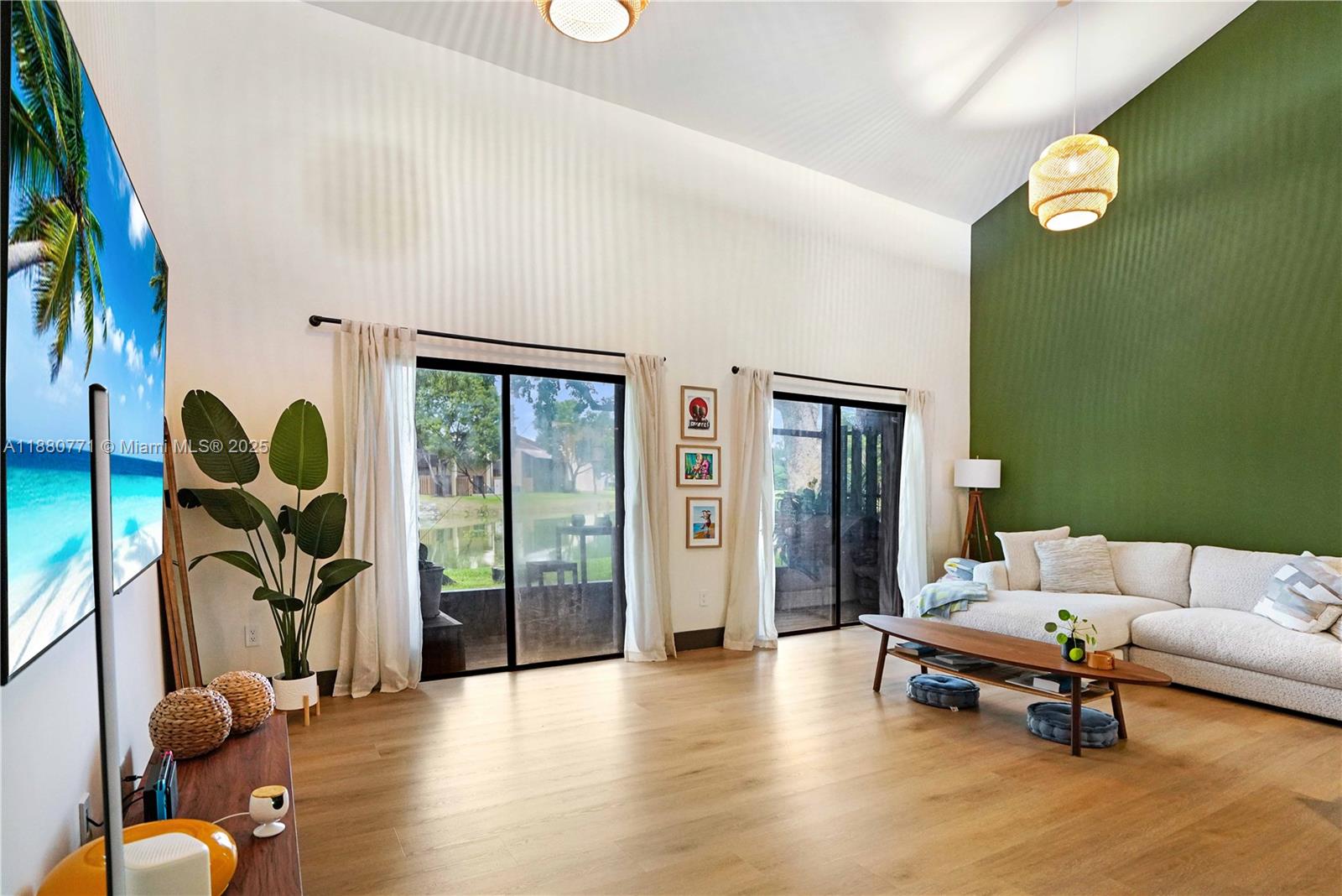 PINE ISLAND LAKES TOWNHOM - Residential