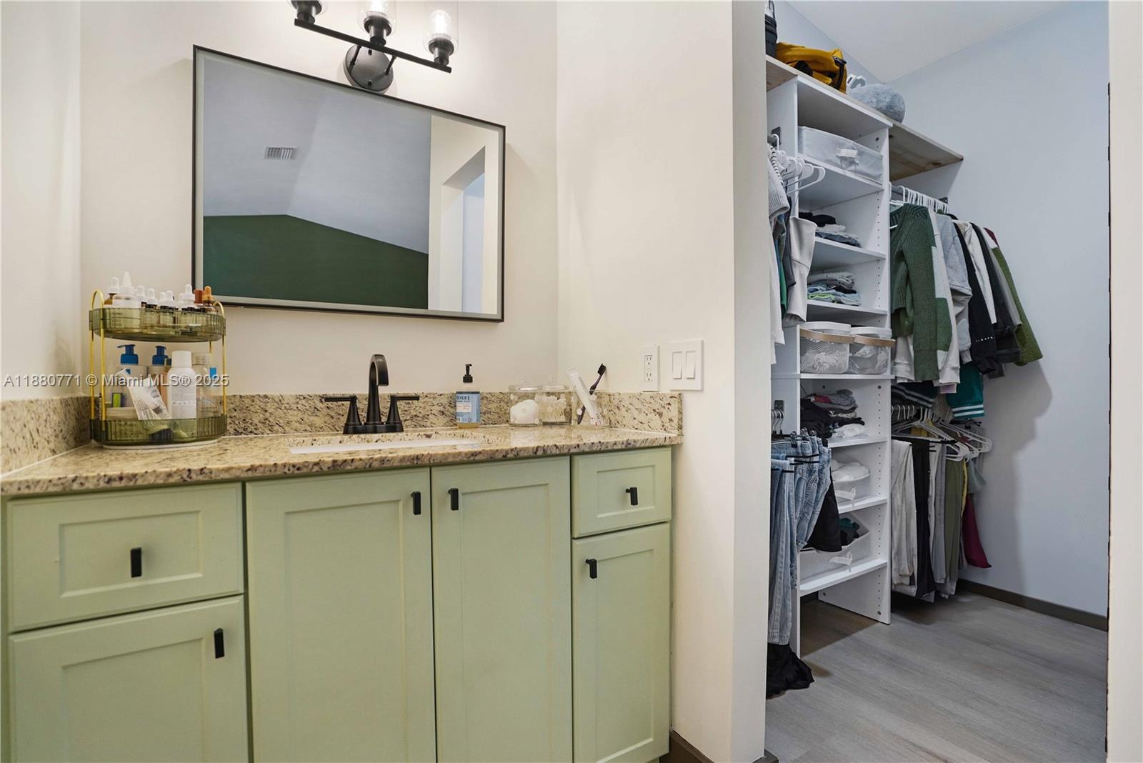 PINE ISLAND LAKES TOWNHOM - Residential