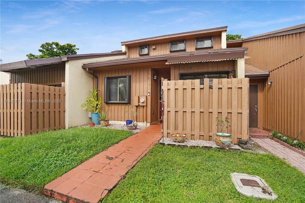 Photo of 4171 SW 85th Ave, Davie, FL 33328 (MLS # A11880771)