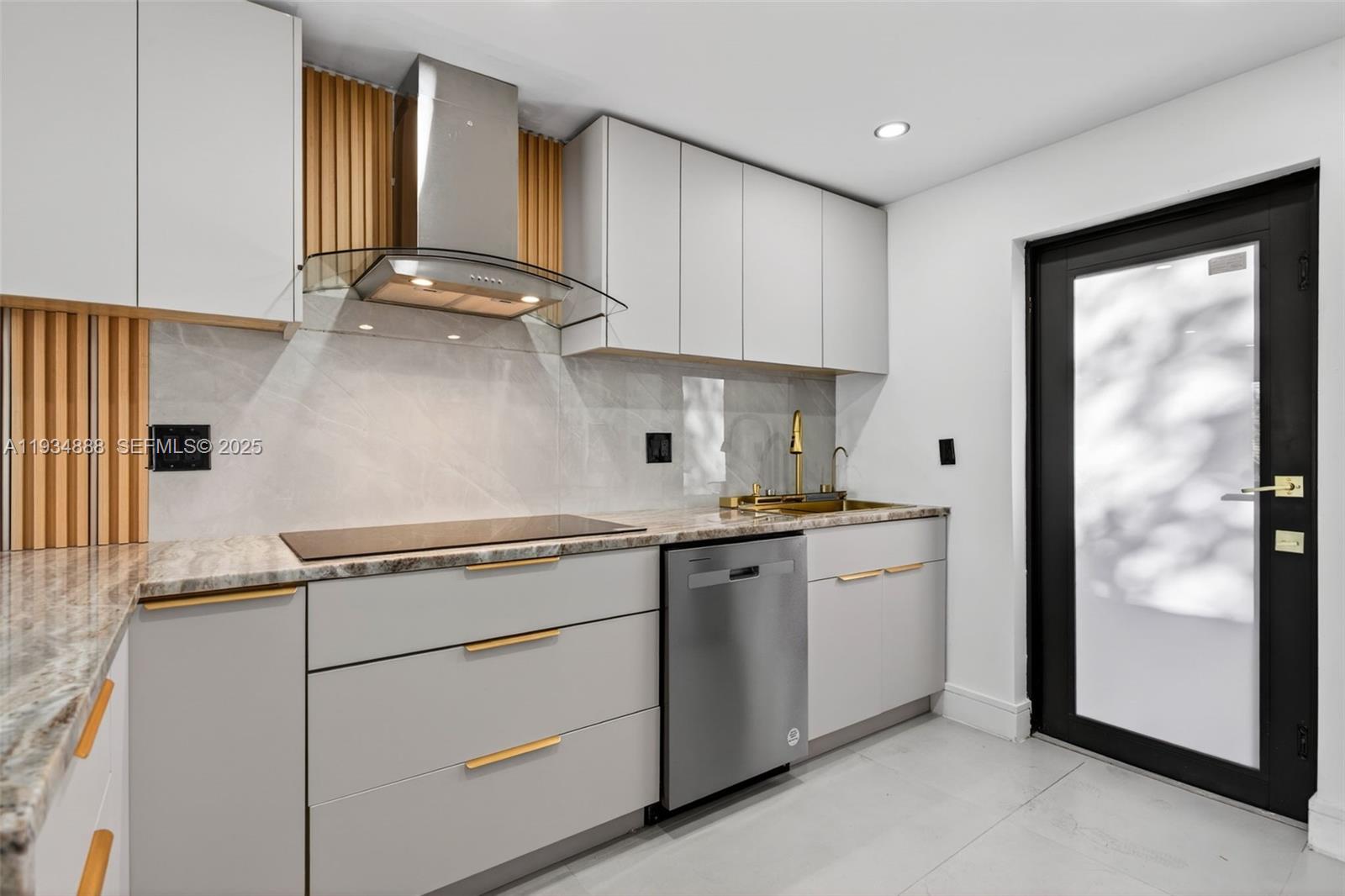 CRESTHAVEN NO 3 - Residential