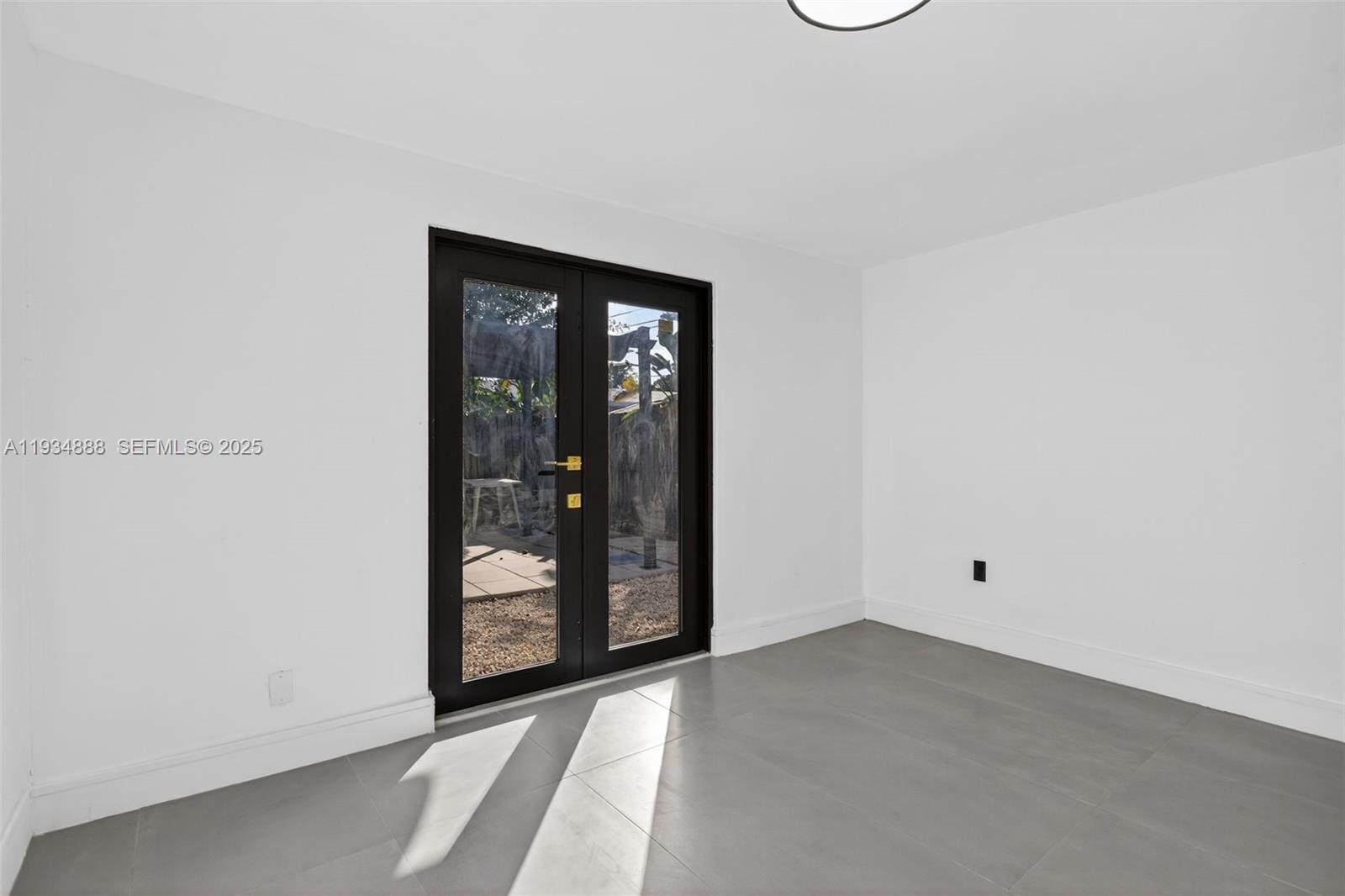 CRESTHAVEN NO 3 - Residential