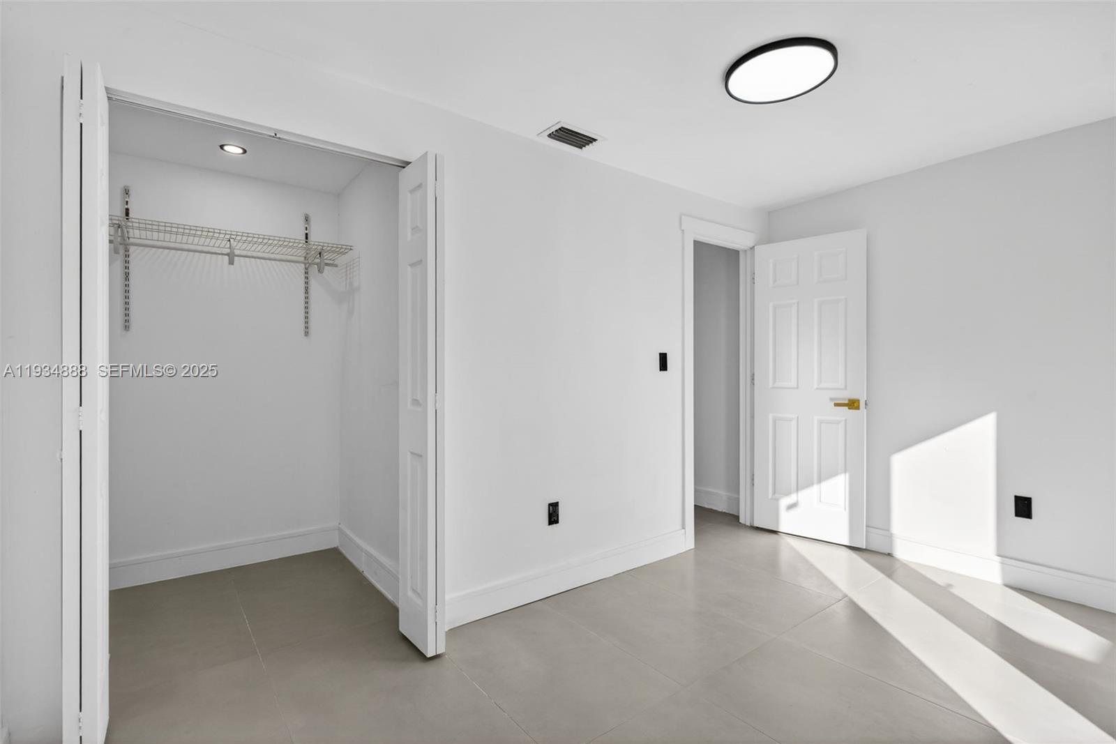 CRESTHAVEN NO 3 - Residential