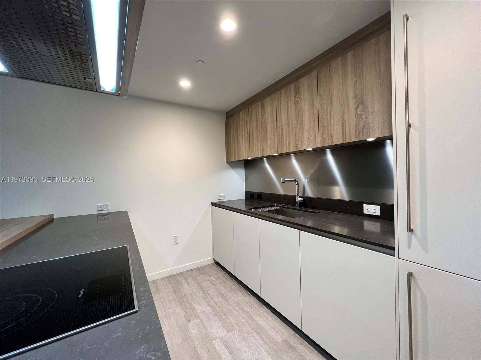 1000 Brickell Plz 1903