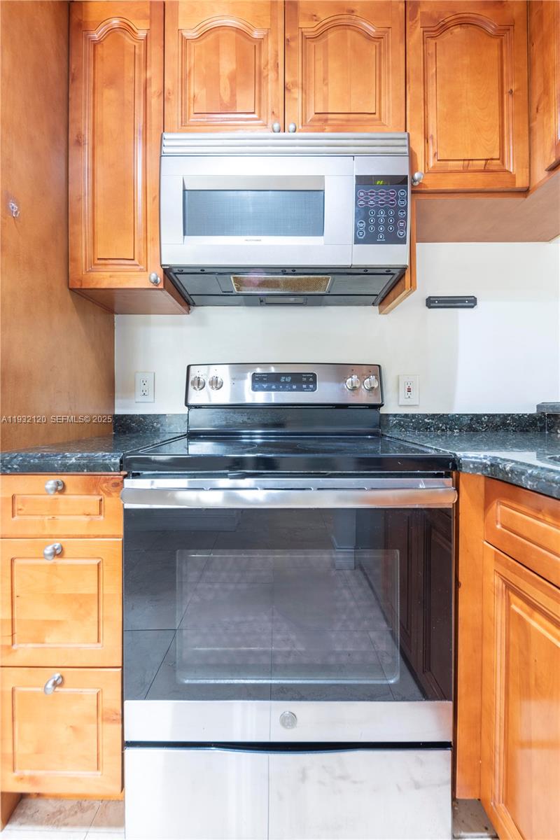 NAPOLI GARDENS AT CORAL S - Residential Lease