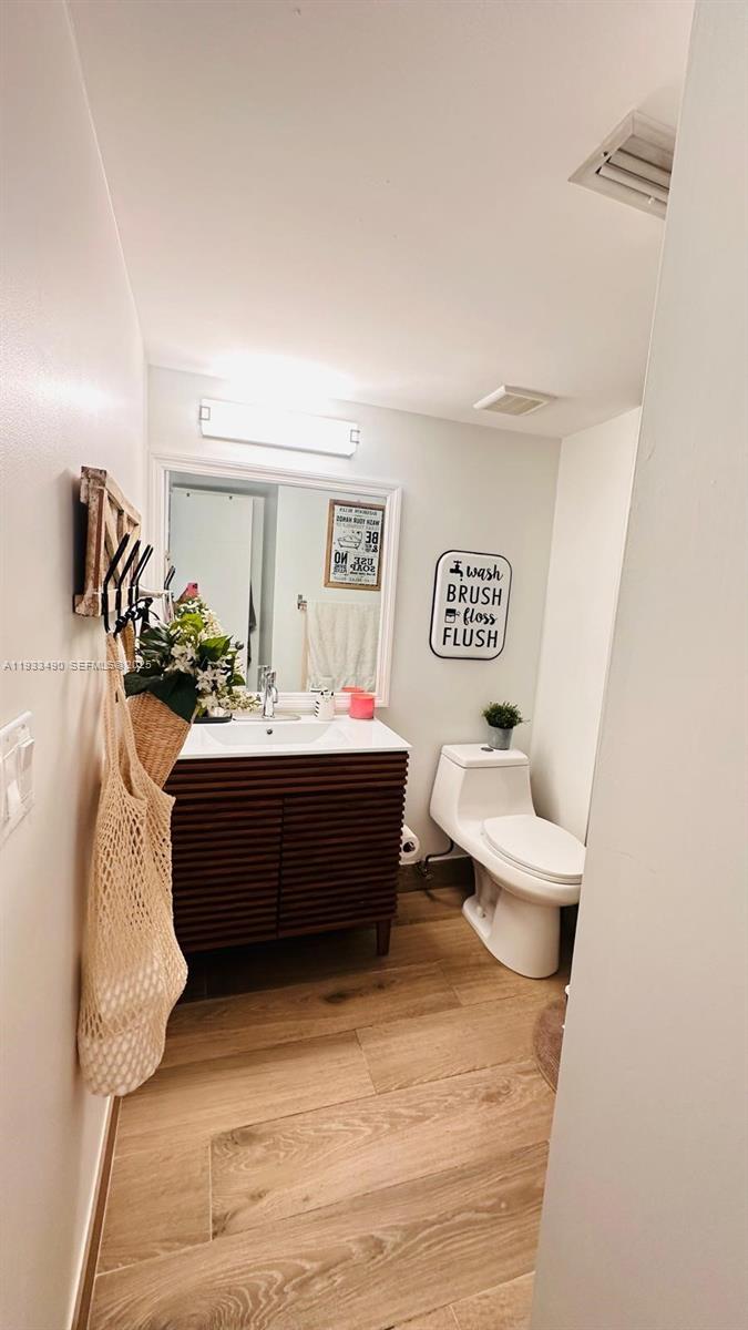 RACQUET CLUB APARTMENTS A - Residential