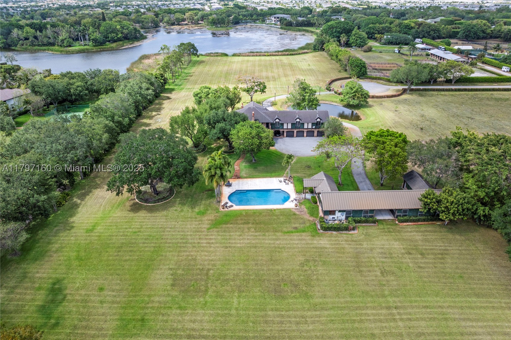 8700 Surrey Ln