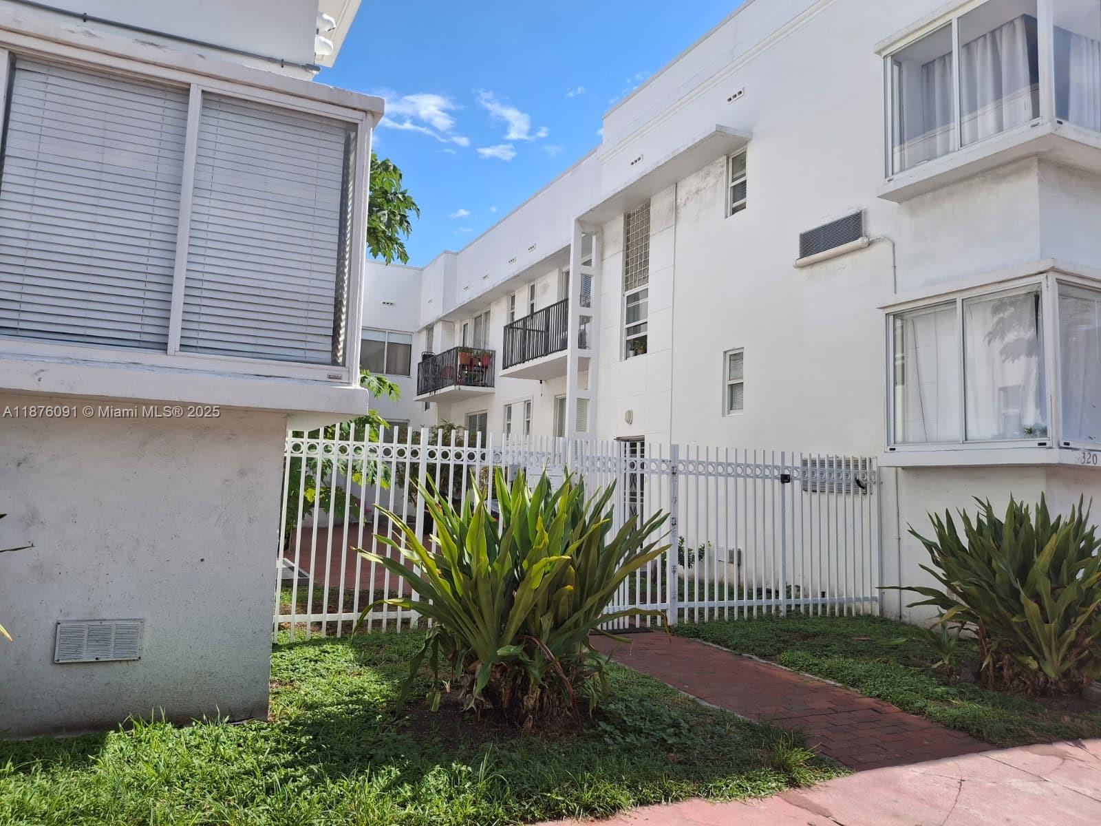 1 bedroom completely redone apartment. New kitchen cabinets, granite countertop, new floors, freshly painted, walk-in closets, washer/dryer in the apartment. Walking distance to the beach, and public transportation.