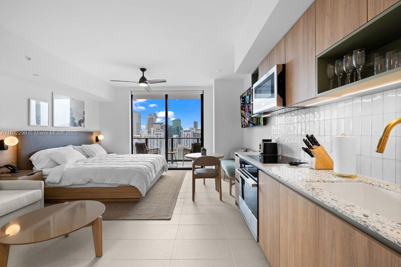 Turnkey investment opportunity at Natiivo Miami – Downtown’s premier Airbnb-friendly branded residence. No rental restrictions. Maximize income with short- or long-term rentals. Studio comes fully furnished with high-end finishes, city and Bay views, and access to luxury amenities. Prime location steps from Brickell, Miami Worldcenter, and the bay.