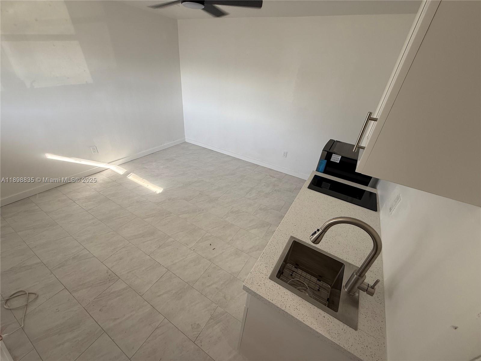 HOLLYWOOD PARK - Residential Lease