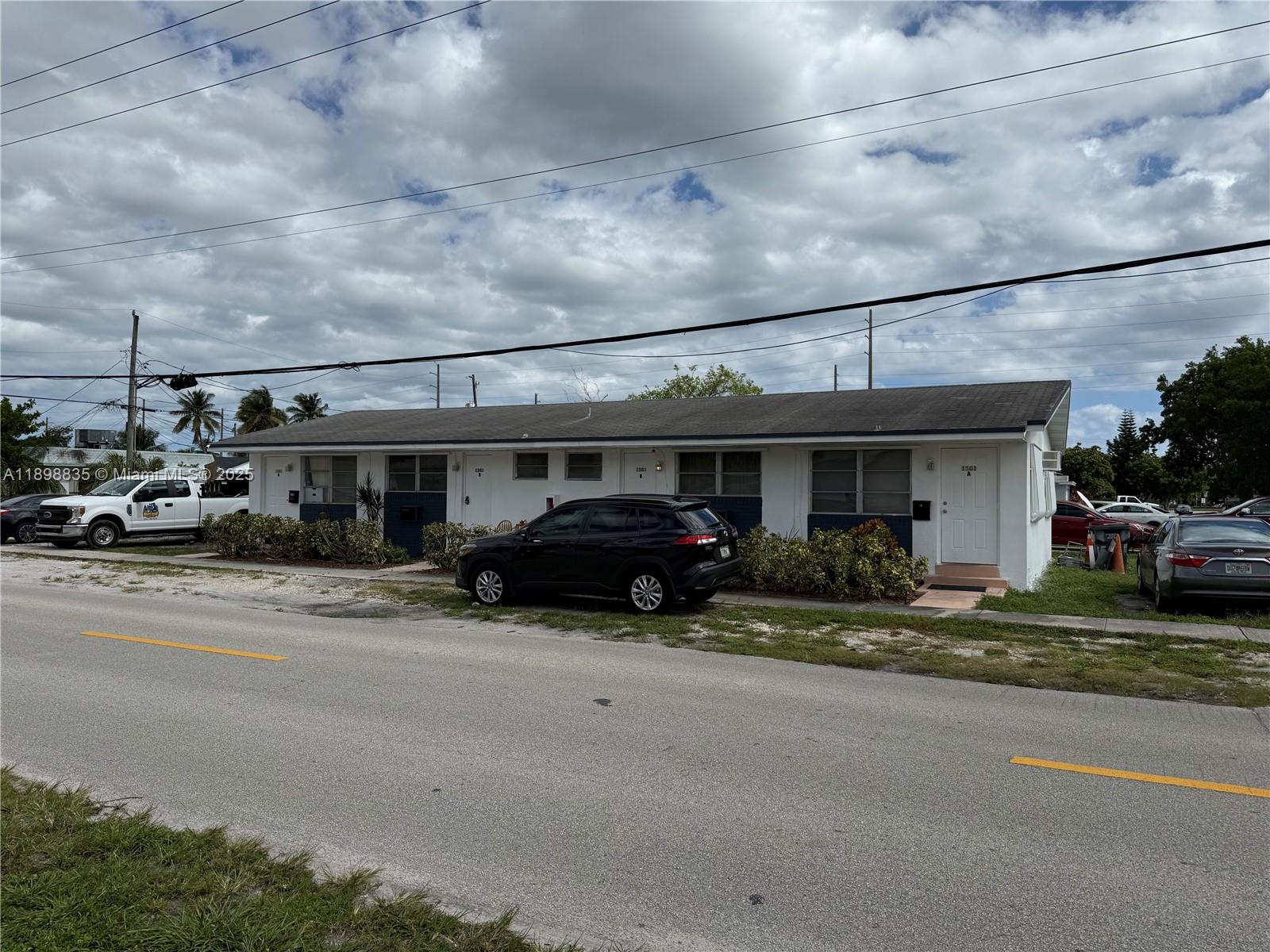 HOLLYWOOD PARK - Residential Lease