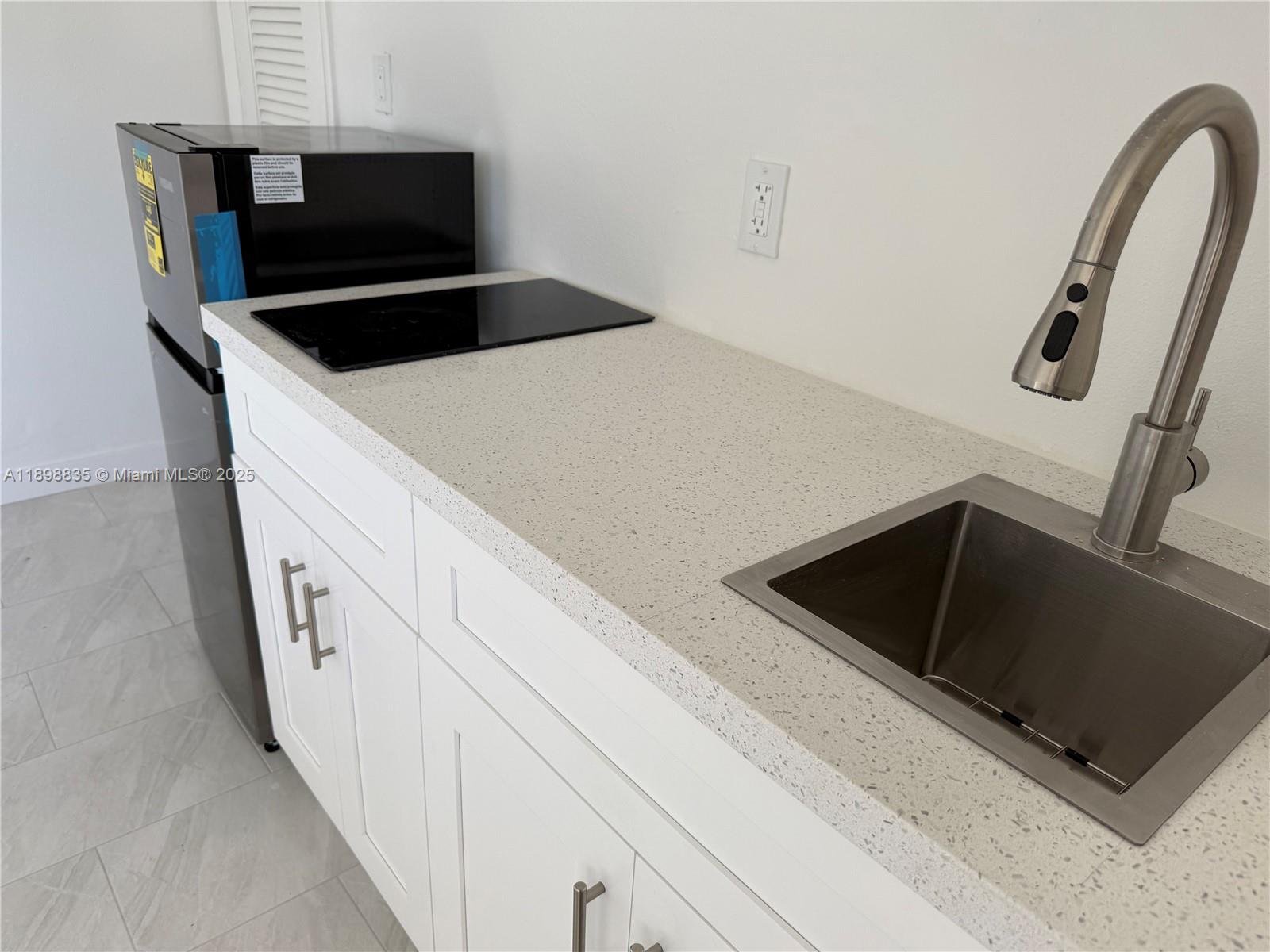 HOLLYWOOD PARK - Residential Lease