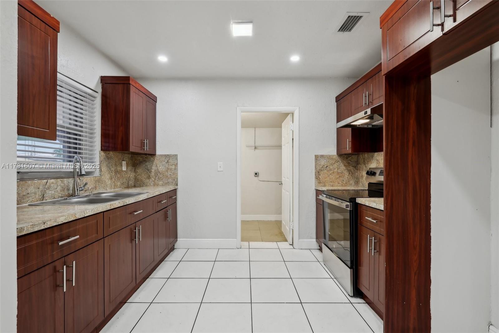 CAROL CITY - Residential