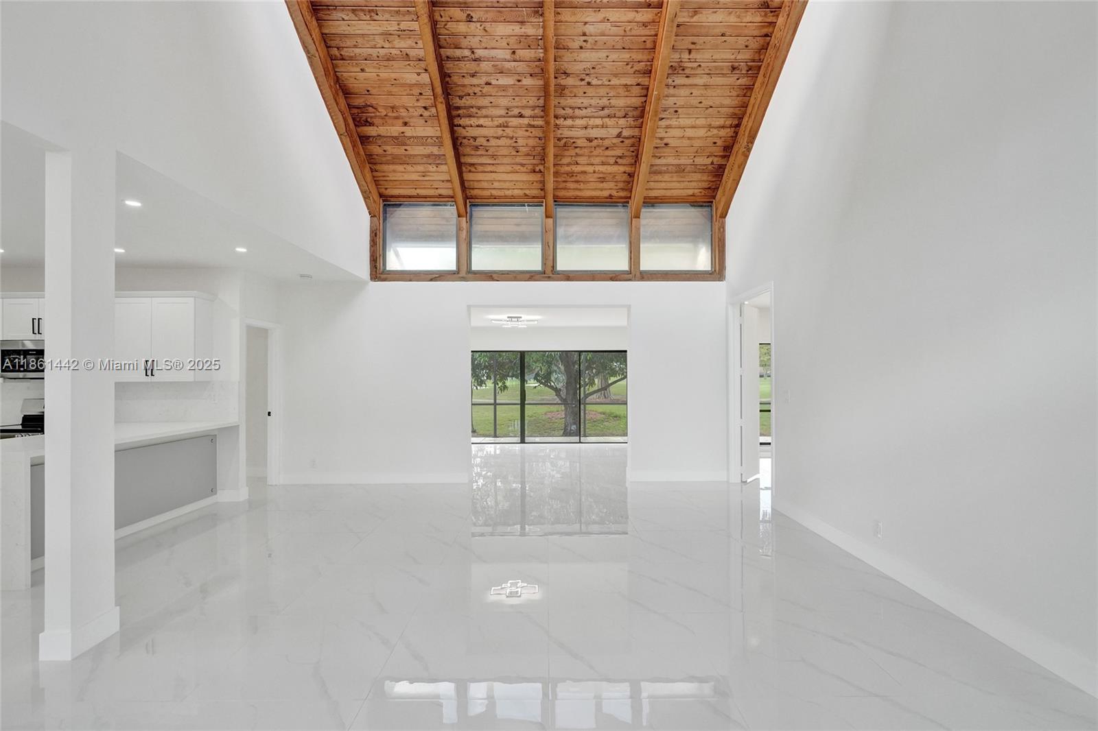 8037 Buttonwood Cir